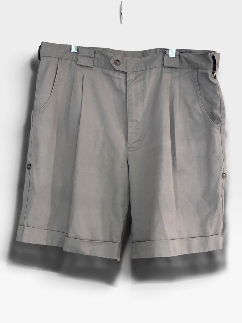 Men's Tan Pleated Cargo Shorts - Classic Utility Style